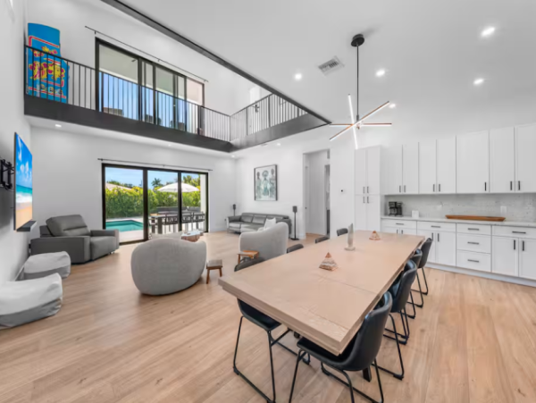 Luxury retreat in Naples - 4-Bedroom Home with Private Pool